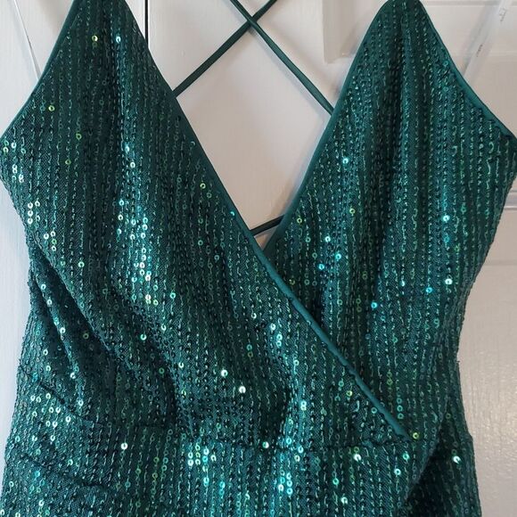 LULUS GREEN SEQUIN ROMPER HOLIDAY FESTIVE SEXY OPEN BACK SURPLICE SIZE MEDIUM - Picture 2 of 13